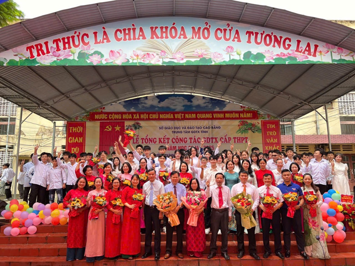 Trung tâm Giáo dục thường xuyên tỉnh Cao Bằng tổ chức Lễ tổng kết công tác Giáo dục thường xuyên cấp trung học phổ thông năm học 2024 - 2025 và Lễ tri ân, trưởng thành cho học viên khối 12.